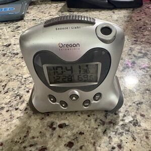 Oregon Scientific projector alarm clock in silver Tested & Working No Cord